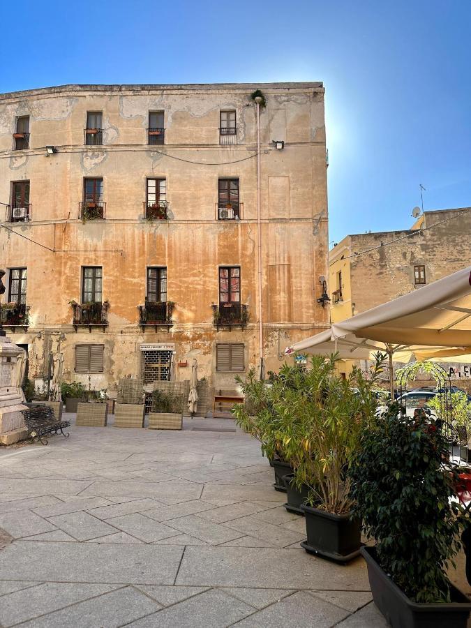 מלון קליארי Piazza Carlo Alberto מראה חיצוני תמונה